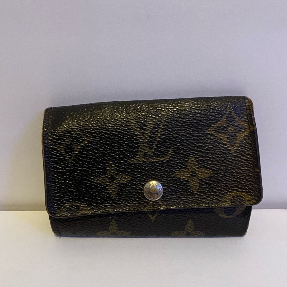 Authentic Louis Vuitton Monogram 6 Key Holder